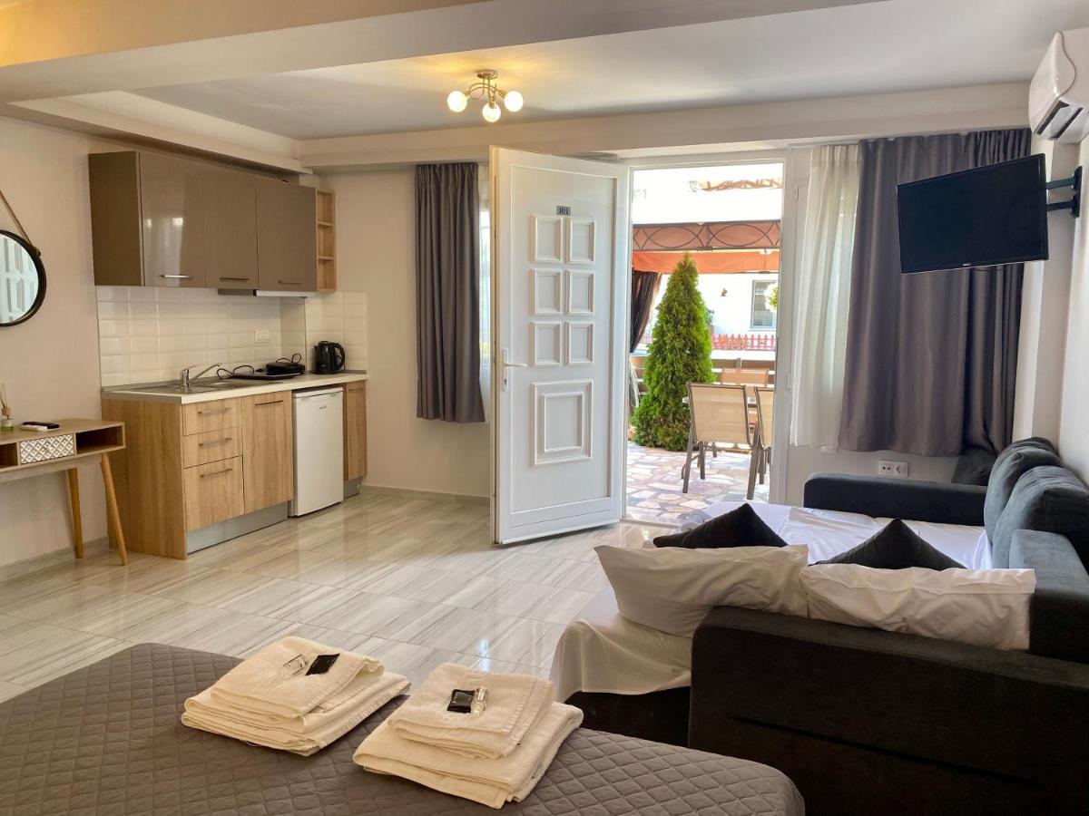 Thomas Studios & Apartments Paralia Экстерьер фото